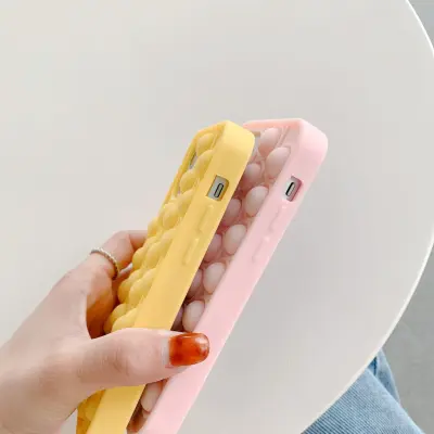 Trolsk Bubble Pop (iPhone 11) - Gul