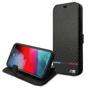 BMW M Collection PU Carbon Stripe Fodral iPhone 13 / 13 Pro - Svart
