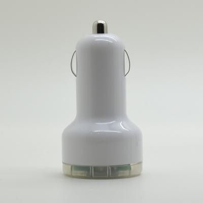 Ladda två enheter samtidigt med Daul Port USB billaddare (Vit)