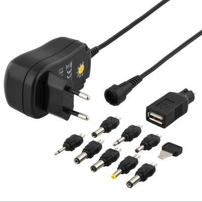 DELTACO nätadapter 230V till 3-12V DC 1A, utbytbara kontakter